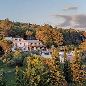 La Petite Hotel